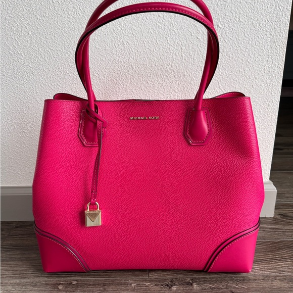 Michael Kors Handbags - Michael Kors Fuchsia Tote Bag
